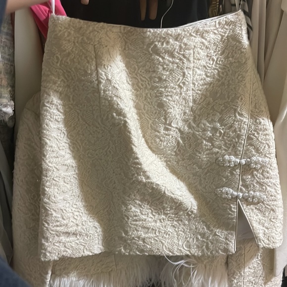 Set - Picture 2 of 2